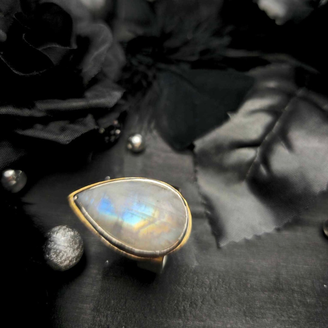 Full Moon Ring – Celestial Moonstone in Pure Silver for Wiccan Empowerment