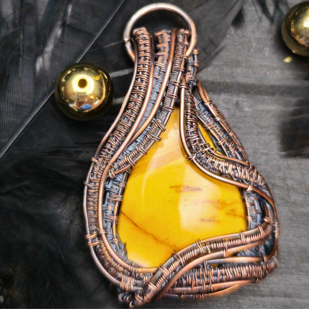 Reversible Yellow Jasper Pendant – Handcrafted in Healing Copper Wire Weave