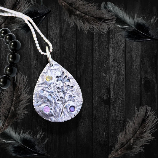 Nature-Inspired Fine Silver Pendant – Real Leaf Imprint with Healing Stones